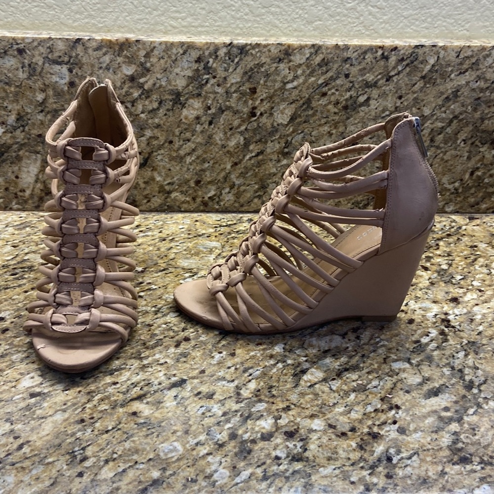 Express Tan 6 1/2 Gladiator Wedge zip up back 4 inch  good condition